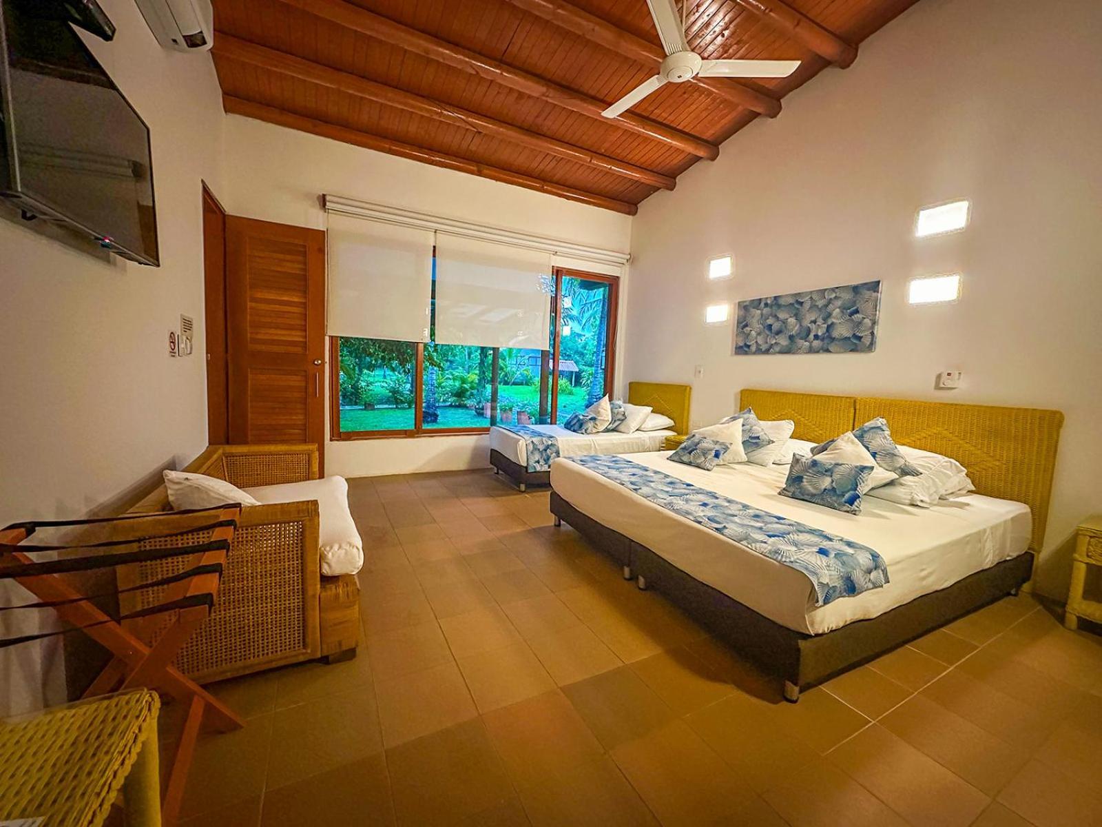 Hotel Chiniu Паломино Екстериор снимка